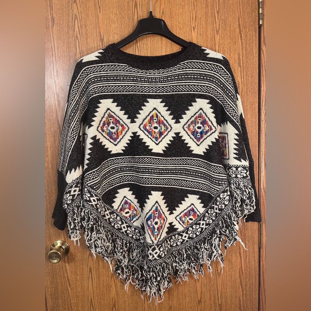 ZA Aztec Print Sleeved Poncho